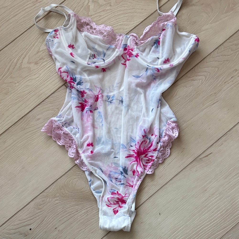 La Vie En Rose Floral bodysuit - Pink and White